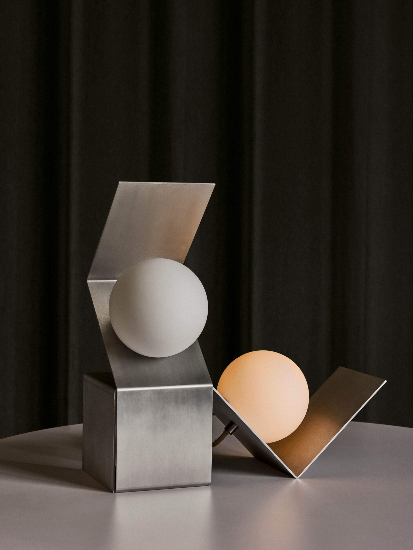 Task Lamp at Rest