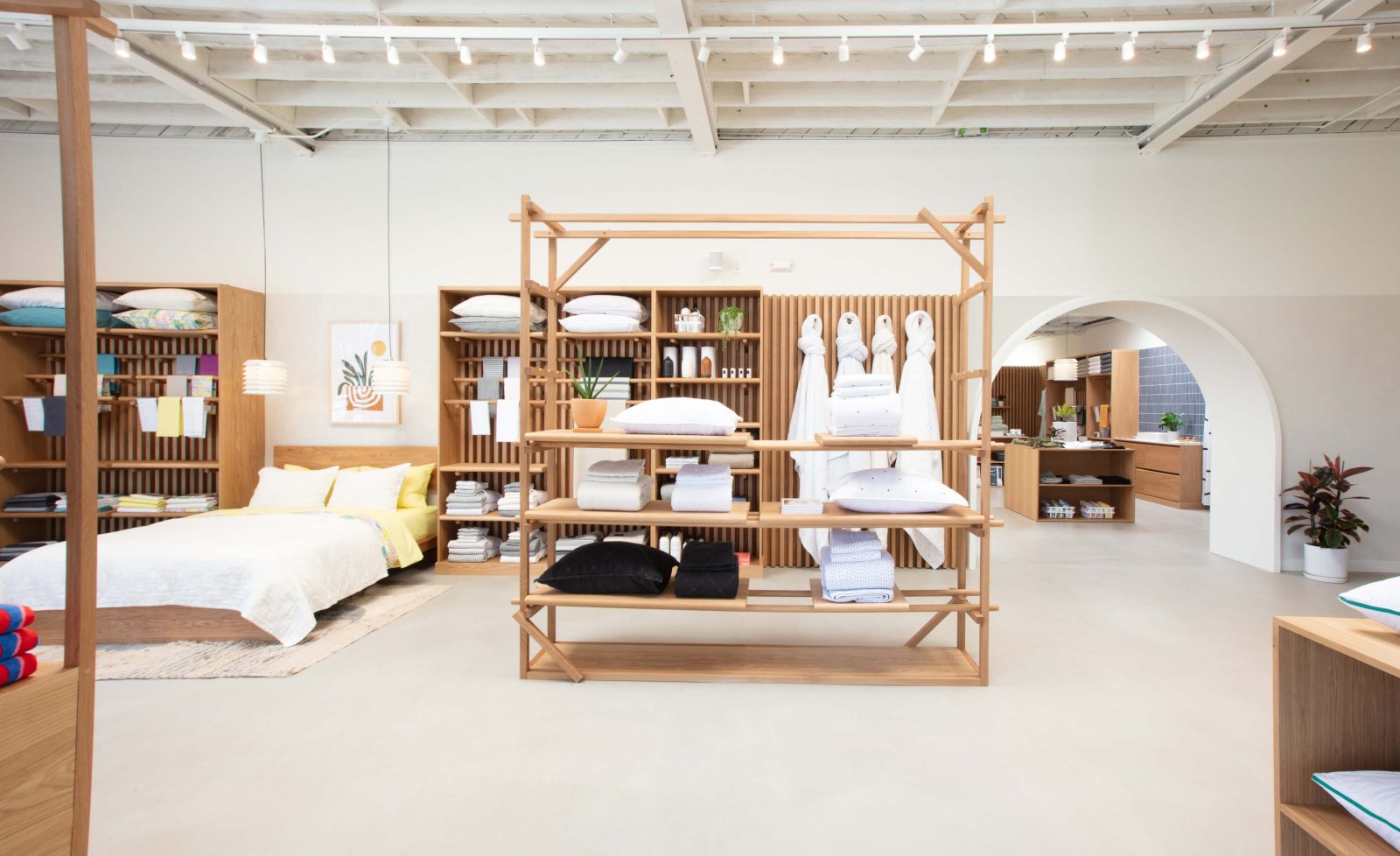 The retail design for Brooklinen brings the brand&rsquo;s easygoing digital presence to life.
